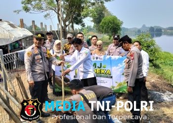 Jaga Jakarta Jaga Bekasi, Polsek Tambun Selatan Tanam 10 Pohon Tabebuya di Situ Cibeureum Sambut HUT ke-81 RI