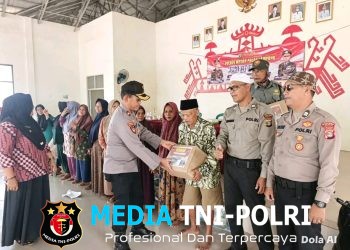 Polsek Simpang Pematang Gelar Jumat Curhat di Fajar Asri, Salurkan Sembako hingga Imbauan Kamtibmas