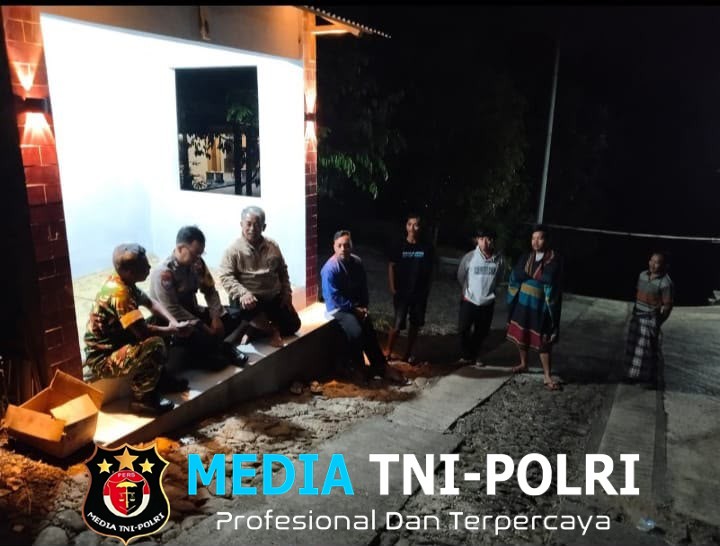 Babinsa Koramil Jatipurno Bersama Bhabinkamtibmas Laksanakan Patroli Malam