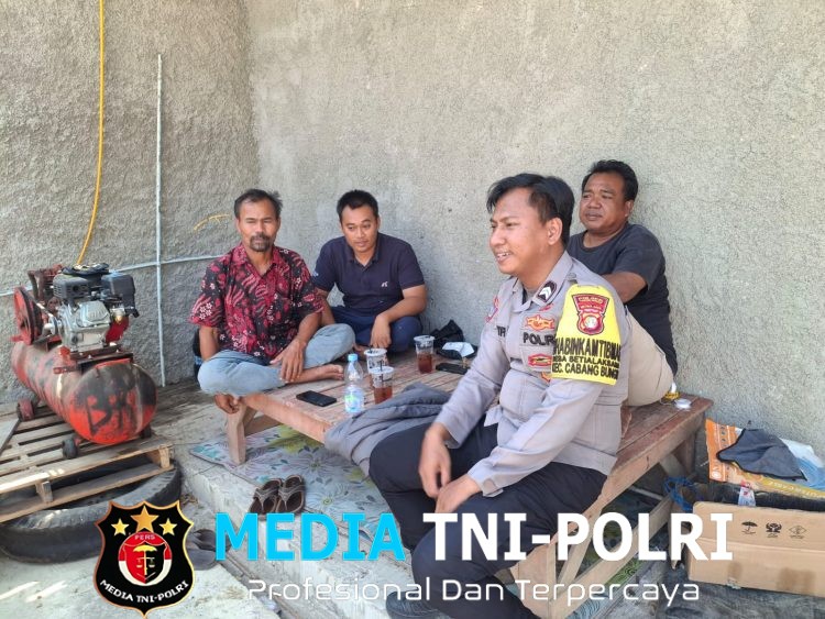 Jaga Jakarta Jaga Bekasi, Bhabinkamtibmas Cabangbungin Sambangi Warga Ajak Bersama Jaga Kamtibmas