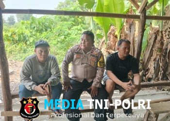 Jaga Jakarta Jaga Bekasi, Bhabinkamtibmas Kedungwaringin Sambangi Warga Karangmekar Ajak Jaga Kamtibmas
