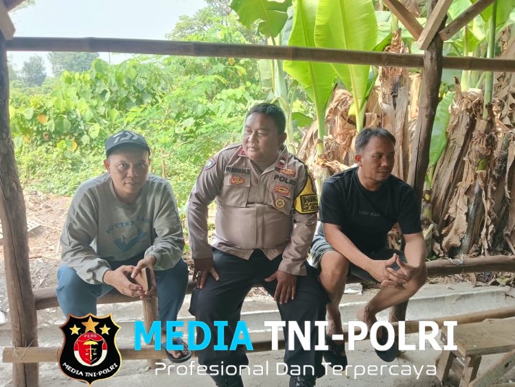 Jaga Jakarta Jaga Bekasi, Bhabinkamtibmas Kedungwaringin Sambangi Warga Karangmekar Ajak Jaga Kamtibmas