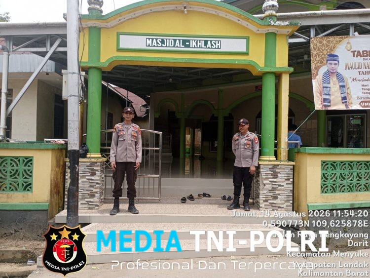 Polsek Menyuke Berikan Pengamanan Kepada Warga Yang Melaksanakan Sholat Hari Jum’at