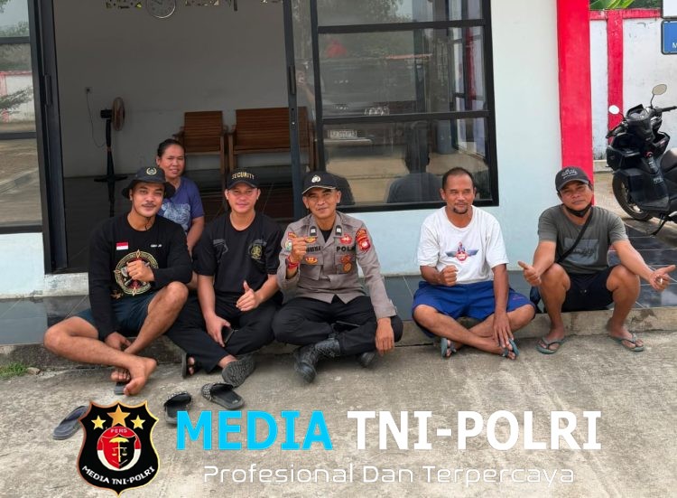 Sambangi Warga Saat Patroli, Polsek Sebangki Bangun Komunikasi dan Jaga Kamtibmas