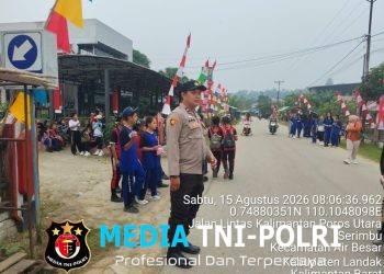 Jalan Santai HUT RI ke-81 di Serimbu Meriah, Personel Polsek Air Besar Hadir Berikan Pengamanan