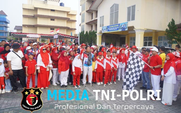 Bupati Pringsewu Riyanto Pamungkas Lepas Peserta Jalan Sehat HUT Ke-81 Kemerdekaan RI
