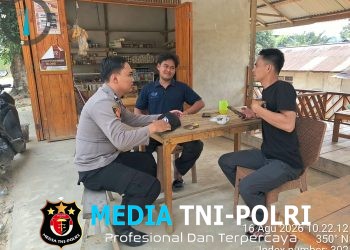 Jalin Silaturahmi Kamtibmas, Personel Polsek Air Besar Duduk Bersama Warga Sampaikan Himbauan Keamanan