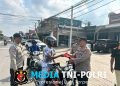 Sambut HUT RI ke-81, PJU Polres Mesuji dan Personel Sebarkan Semangat Lewat Bendera Merah Putih di Jalan Lintas Timur