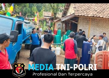 Sinergi Polri, Muspika dan Relawan, Polsek Bojong Salurkan Ribuan Liter Air Bersih ke Warga Gredug Pandeglang