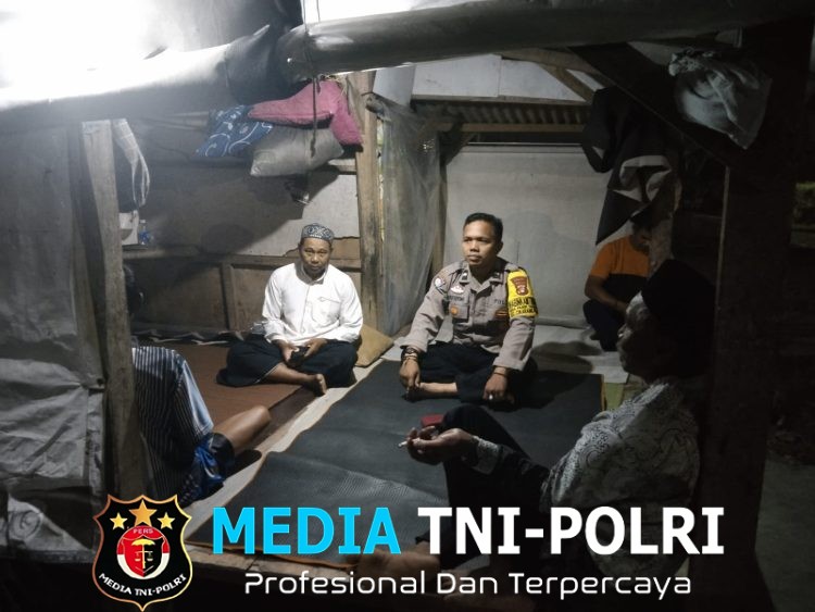 Jaga Jakarta Jaga Bekasi, Polsek Cikarang Pusat Sambangi Poskamling Pasirtanjung dan Ajak Warga Perkuat Pamswakarsa