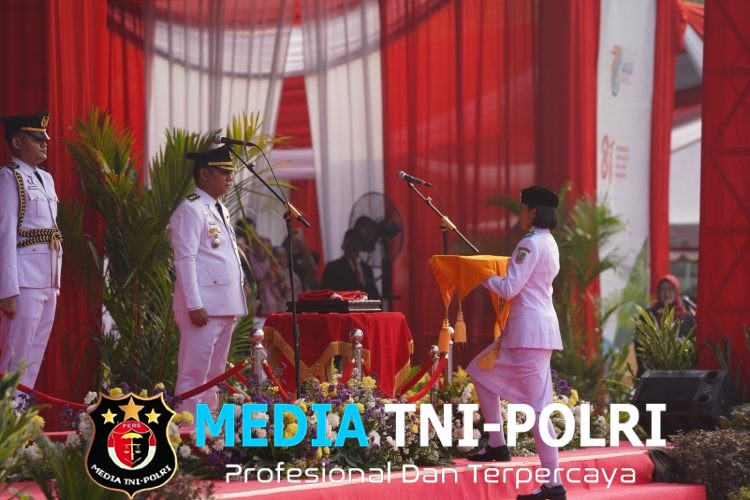Jaga Jakarta Jaga Bekasi, Plh. Kapolres Metro Bekasi Hadiri Upacara HUT ke-81 RI Tingkat Kabupaten Bekasi Berlangsung Khidmat