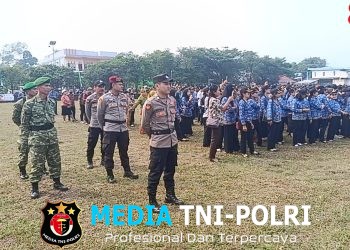 Polsek Menjalin Amankan Upacara HUT ke-81 Kemerdekaan RI di Lapangan Seborok