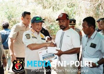 Mendagri Salurkan Tali Asih untuk Ahli Waris Korban Meninggal Akibat Gempa NTT