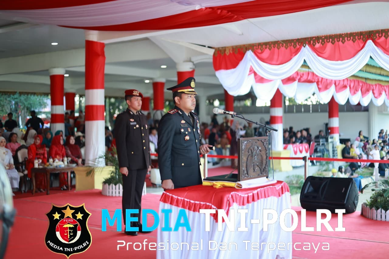 Kapolres Langkat Pimpin Upacara Penurunan Bendera HUT ke-81 RI