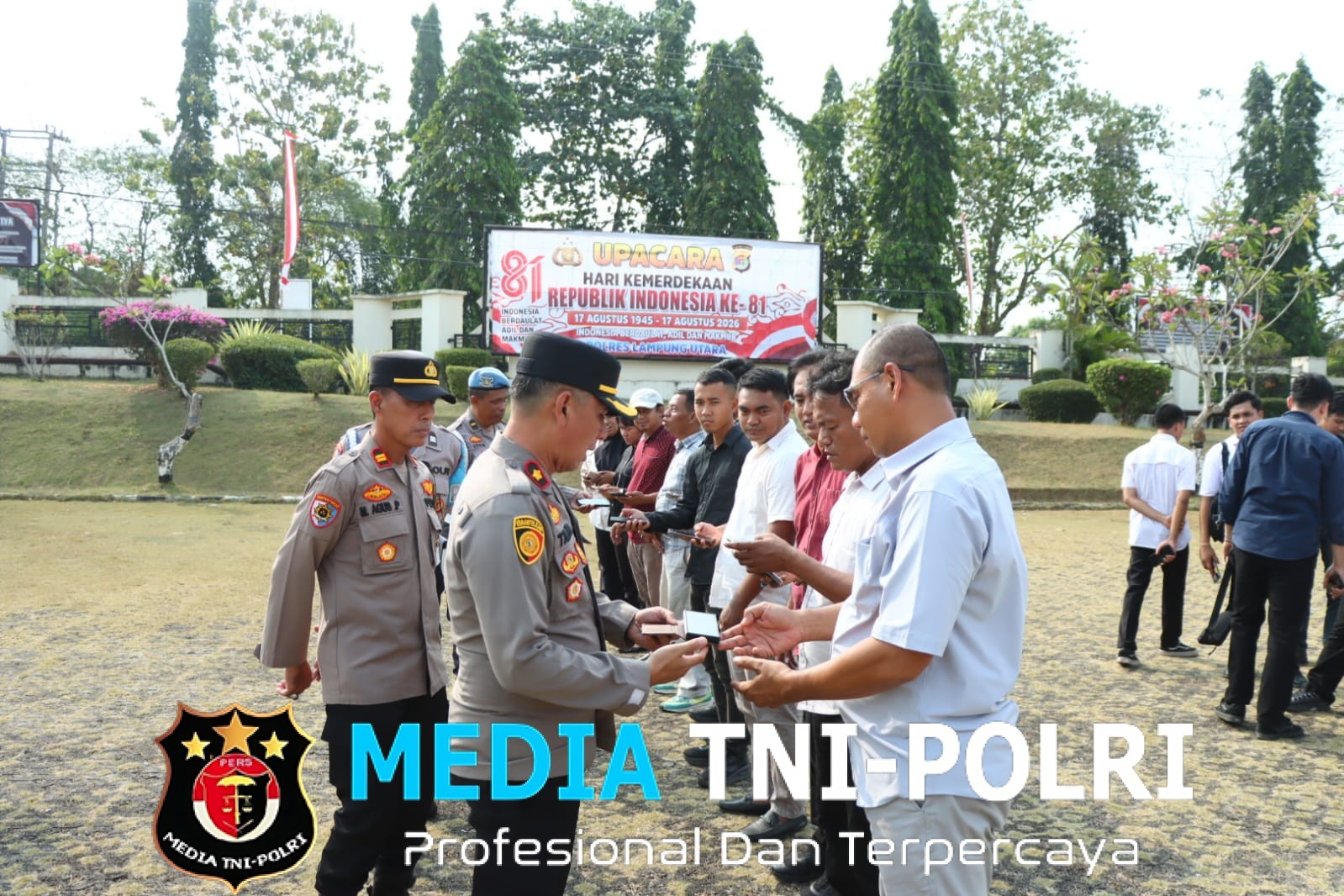 Antisipasi Judol, Wakapolres Lampung Utara Periksa HP Personel