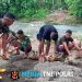 Gotong Royong TNI dan Warga, Jembatan Gantung Sungai Menaula Terus Dikerjakan