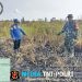 Babinsa Koramil 402-13/Sungai Menang Berjibaku Padamkan Karhutla di Desa Sungai Tepuk