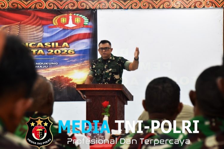 Perkuat Semangat Pengabdian Babinsa Kodim 1707/Merauke Mengikuti Pembinaan Ideologi Pancasila