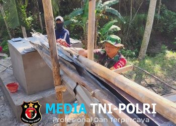Babinsa Karanggede Turun Langsung, Dukung Percepatan Pembangunan Jembatan Perintis Garuda