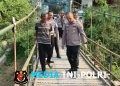 Warga Gelisah Jembatan Gantung Mulai Rusak, Kapolres Pringsewu Turun Langsung Mengecek