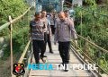 Warga Gelisah Jembatan Gantung Mulai Rusak, Kapolres Pringsewu Turun Langsung Mengecek