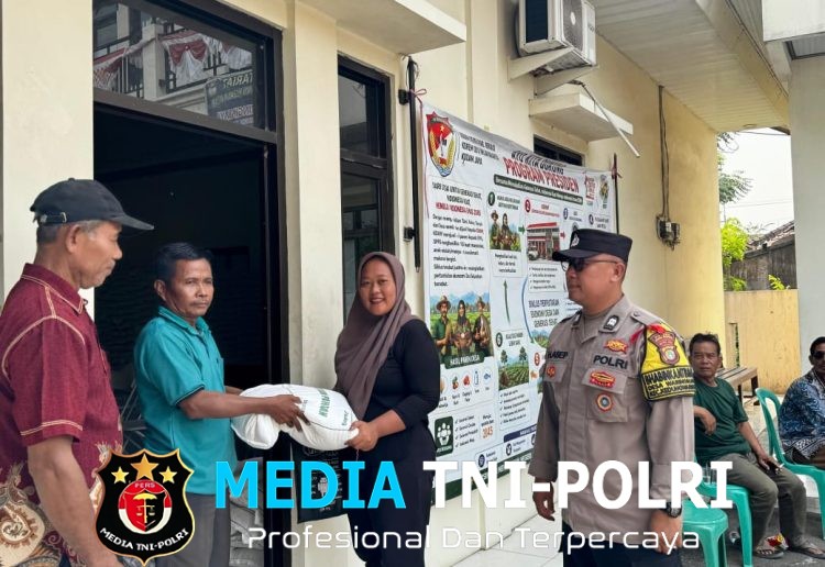 Polsek Kedungwaringin Monitor Penyaluran Bantuan Pangan bagi 1.458 Warga Waringinjaya