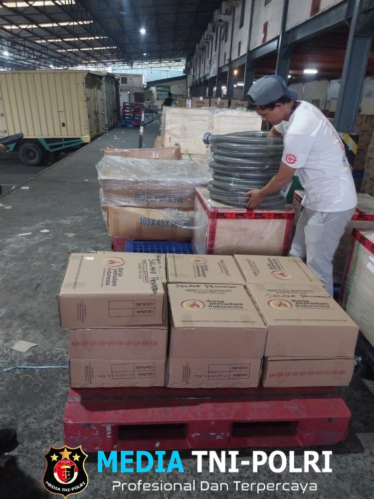 Bantuan Karhutla Polri Tiba di Kalbar, Distribusi ke Wilayah Lain Bertahap
