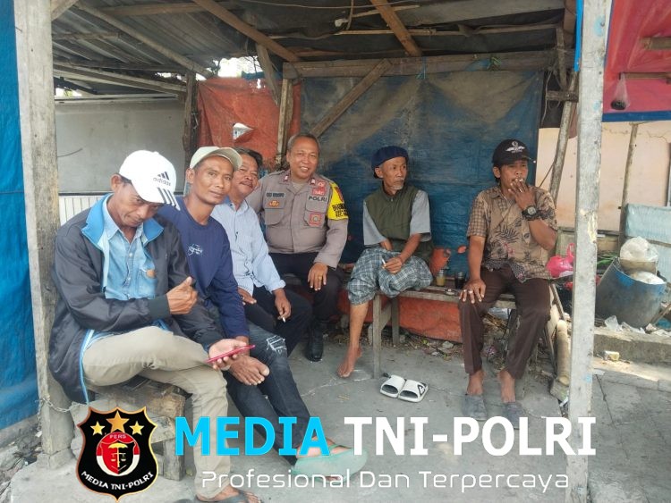 Bhabinkamtibmas Sukadaya Sambangi Warga, Sampaikan Pesan Kamtibmas