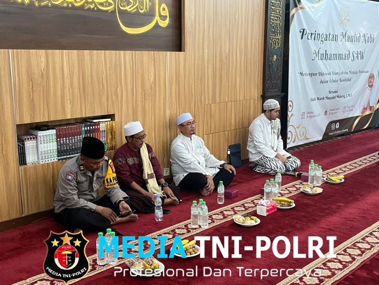 Maulid Nabi di Masjid Al Madani, Polsek Cikarang Pusat Hadir Jaga Khidmat dan Kebersamaan