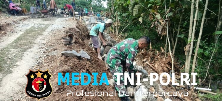 Babinsa dan Warga Gondanglegi Bergotong Royong Bangun Talud, Perkuat Infrastruktur Desa