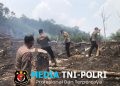 Hotspot Terdeteksi, Kapolsek Ngabang Bersama Anggota Langsung Turun Cek Lokasi Karhutla di Jelimpo