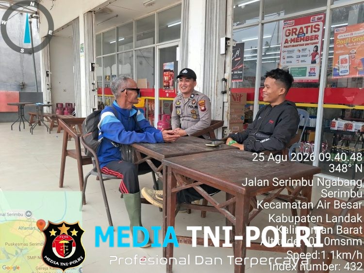 Sapa Warga Saat Patroli, Polsek Air Besar Ajak Masyarakat Bersama Jaga Kamtibmas