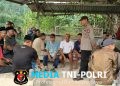 Di Tengah Kabut Asap, Polisi Sambangi Warga Ingatkan Bahaya Karhutla