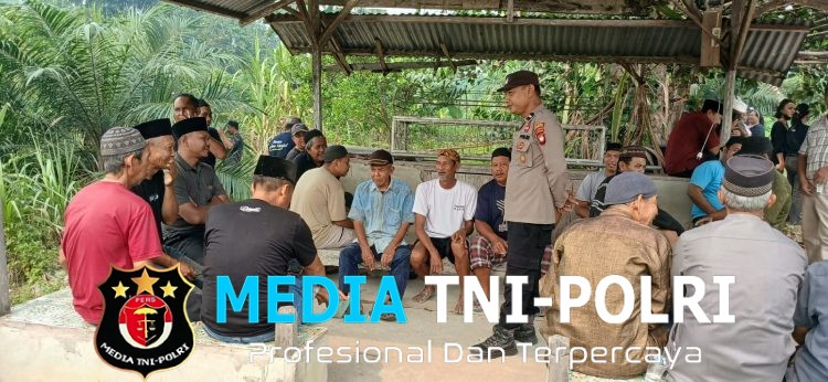 Di Tengah Kabut Asap, Polisi Sambangi Warga Ingatkan Bahaya Karhutla