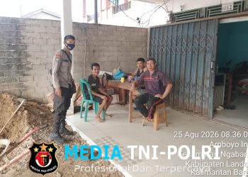 Patroli Siang, Polisi Sambangi Warga dan Sampaikan Imbauan Pencegahan Karhutla di Ngabang