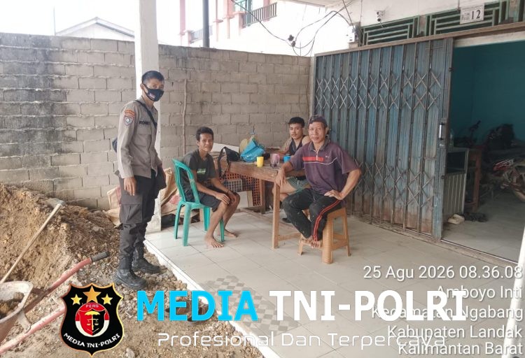 Patroli Siang, Polisi Sambangi Warga dan Sampaikan Imbauan Pencegahan Karhutla di Ngabang