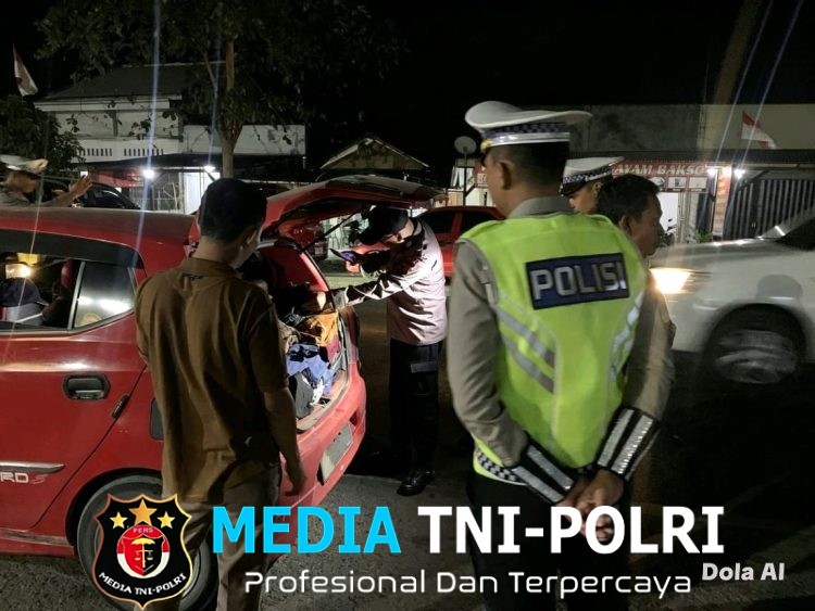 Beri Rasa Aman, Personil Siaga Kompi II Dipimpin Kabag SDM Polres Mesuji Laksanakan KRYD di Jalan Lintas Timur Mesuji