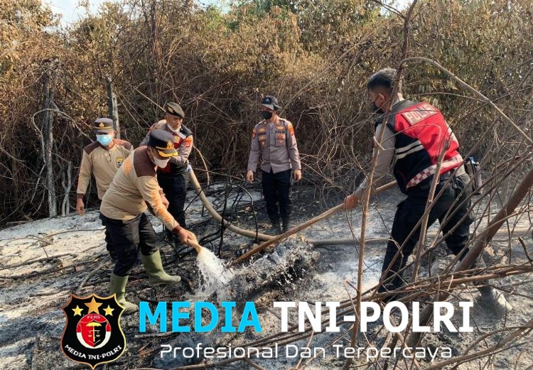 Kapolres Mesuji Turun Langsung Pimpin Penyisiran dan Pemadaman Kebakaran Lahan Perkebunan Tebu PT. Silva Inhutani