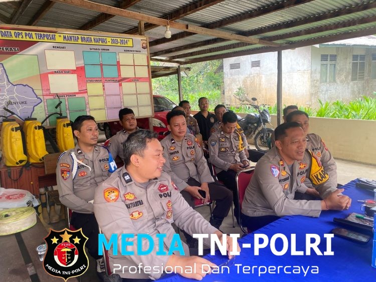 Polsek Menyuke Terima Arahan Dari Kapolres Landak dan Waka Polres Landak Melalui Kegiatan Zoom Meeting