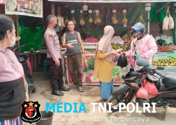 Di Tengah Aktivitas Warga, Polisi Sengah Temila Sisipkan Pesan Penting Waspada Karhutla dan Gunakan Masker