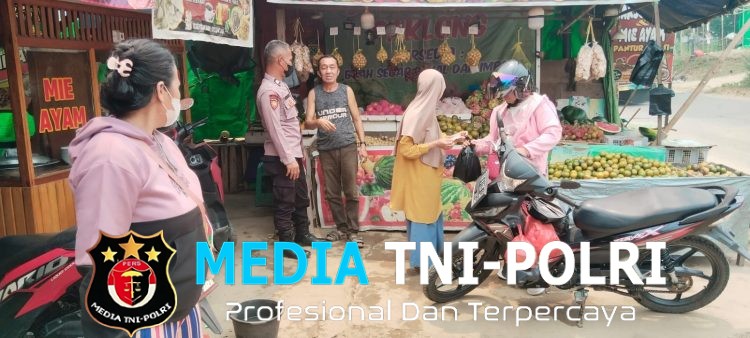 Di Tengah Aktivitas Warga, Polisi Sengah Temila Sisipkan Pesan Penting Waspada Karhutla dan Gunakan Masker