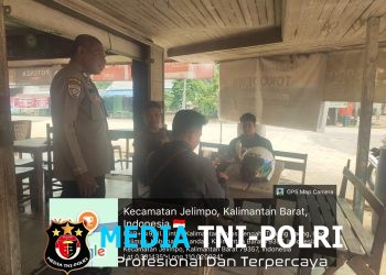 Di Tengah Kabut Asap, Polisi Sambangi Warga Jelimpo dan Ingatkan Pentingnya Kewaspadaan