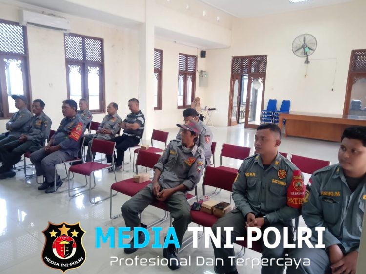 Berikan Motivasi Displin Bekerja, Babinsa Kemlayan Berikan Pembinaan Kepada Linmas
