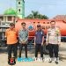 Bhabinkamtibmas Serang Baru Dampingi Penyaluran Air Bersih untuk Warga Nagasari