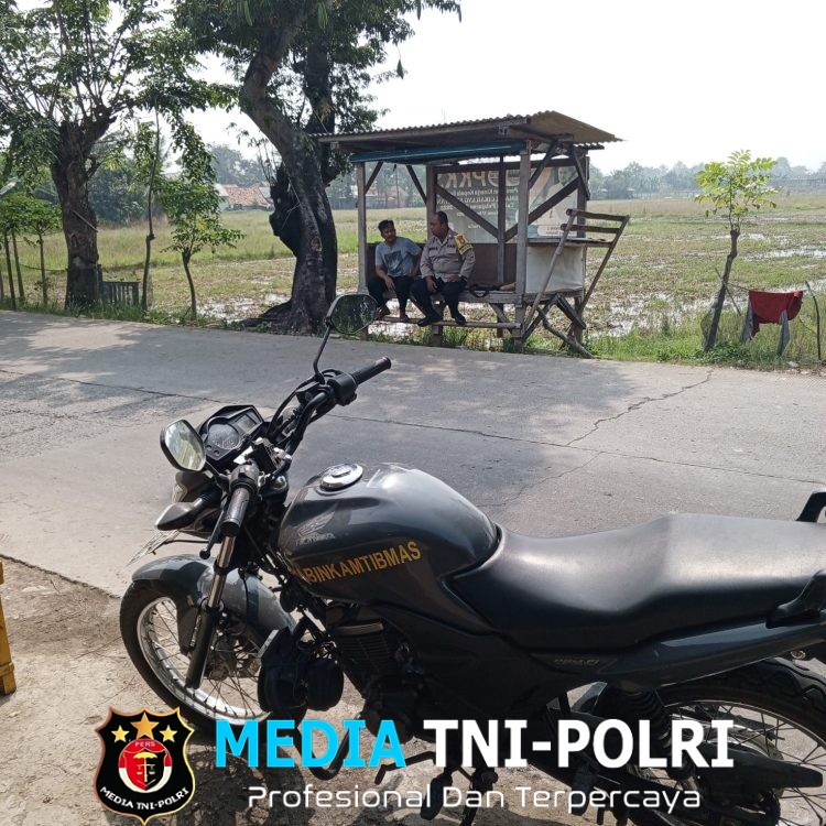 Dekat dengan Warga, Bhabinkamtibmas Cabangbungin Perkuat Pesan Kamtibmas di Setiajaya