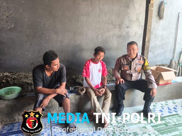 Sambangi Warga Bojongsari, Bhabinkamtibmas Ajak Masyarakat Aktif Jaga Lingkungan