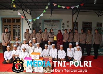 Hari Jadi Polwan ke-78, Polwan Polres Landak Gelar Baksos di Ponpes Darul Hikmah
