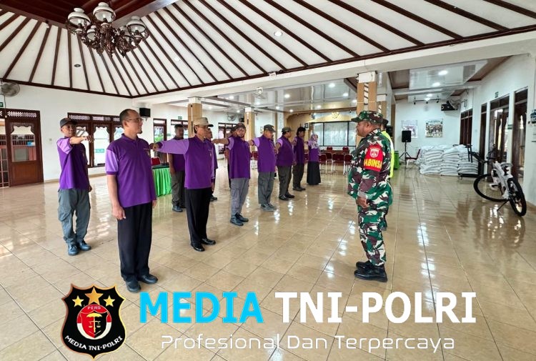 Babinsa Joyotakan Latih Fisik & Kebugaran Kader DESTANA