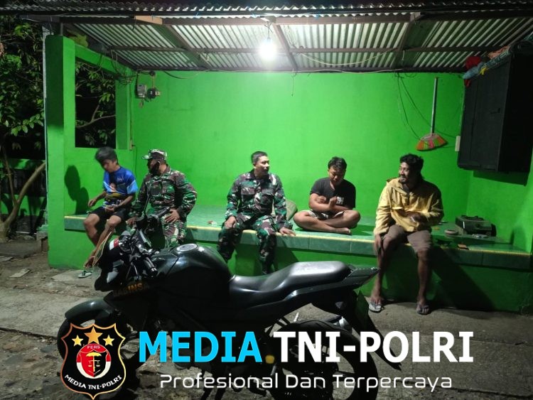 Babinsa Koramil 03/Ngadirojo Patroli Malam, Jaga Keamanan dan Ketertiban Desa