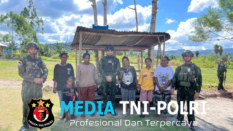 Satgas Pamtas Yonif 645/GTY Anjangsana ke Rumah Tokoh Agama dan Masyarakat